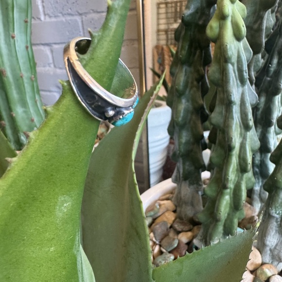 Turquoise Silver Ring - Picture 3 of 6